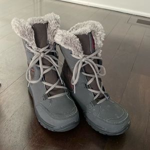 Columbia Ice Maiden 2 Lace Up Boot Big Kid size 4